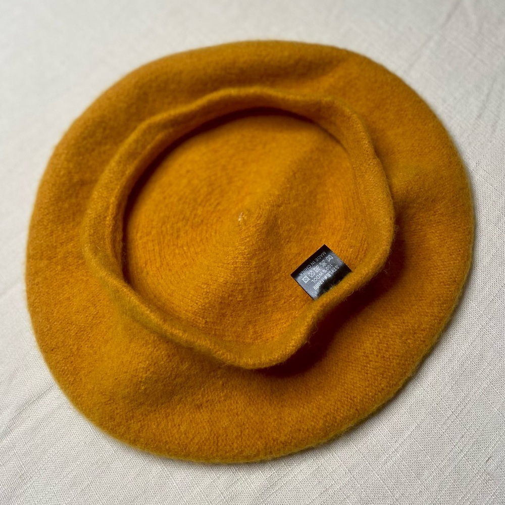 Gold beret - Picture 2 of 2